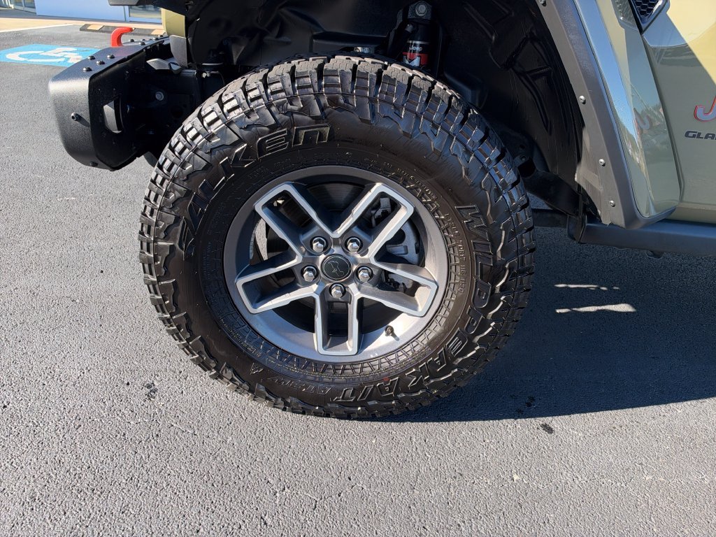 Used 2025 Green Jeep Mojave image 7