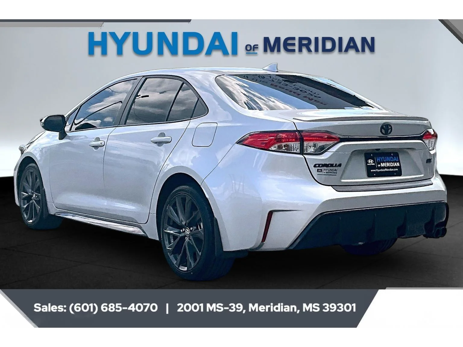 Used 2025 Classic Silver Metallic Toyota SE image 2