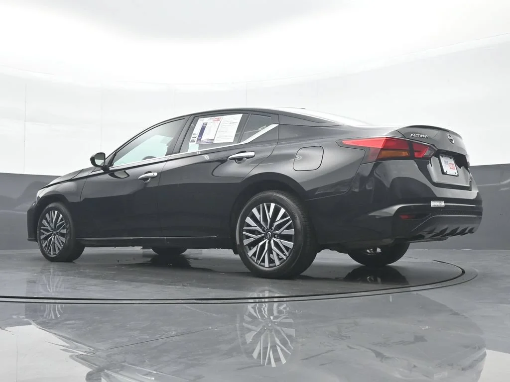 Used 2025 Black Nissan 2.5 SV image 28