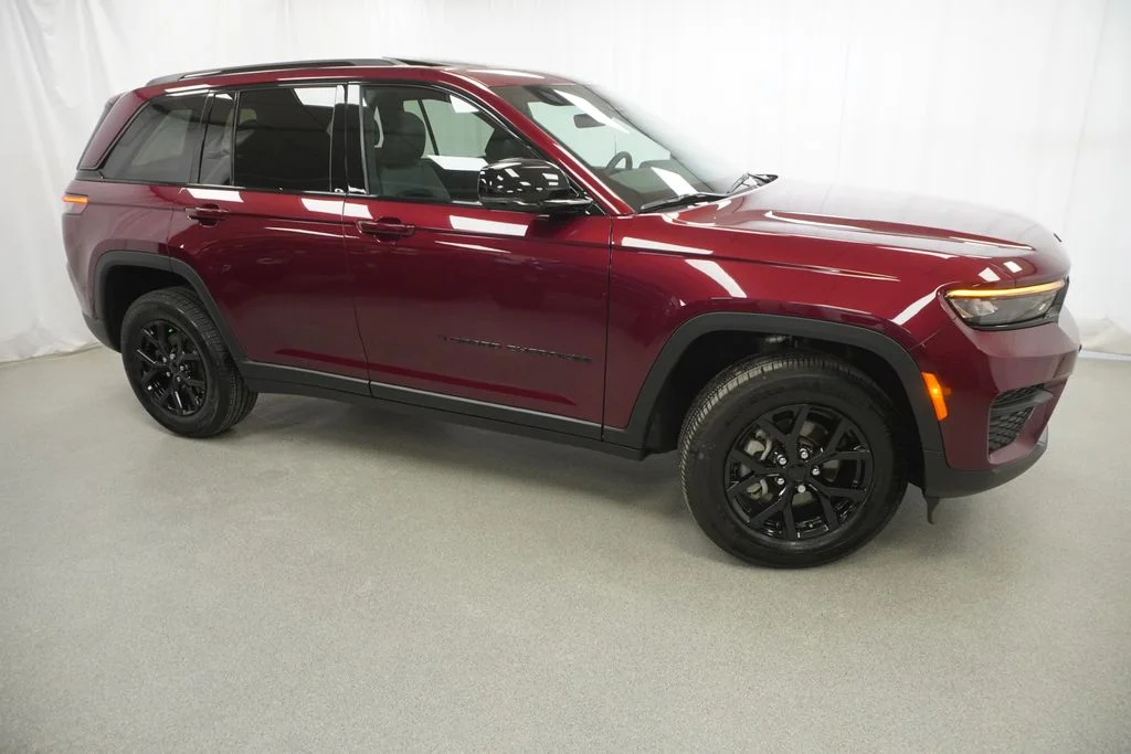 Used 2025 Red Jeep Altitude X image 9