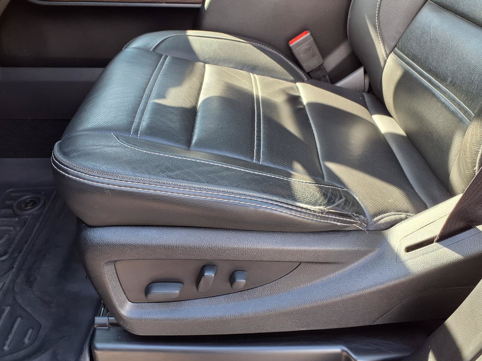 Used 2017 QUICKSILVER METALLIC GMC Denali image 29
