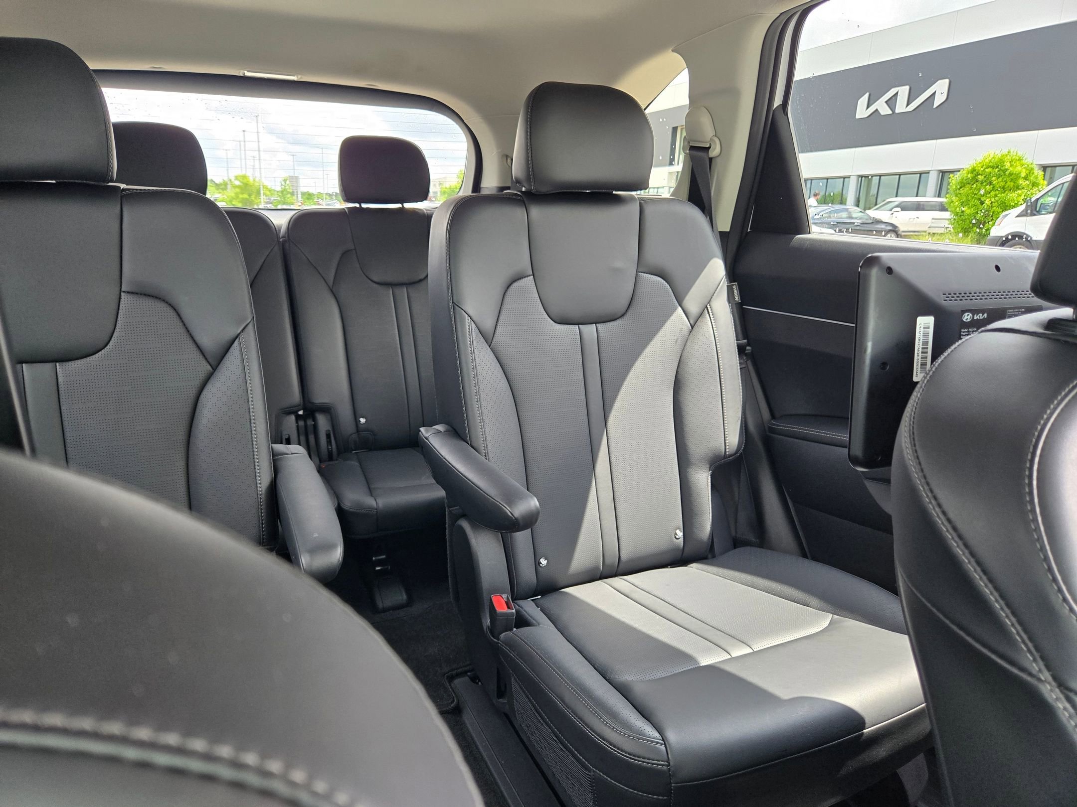 Used 2025 Glacial White Pearl Kia EX image 14