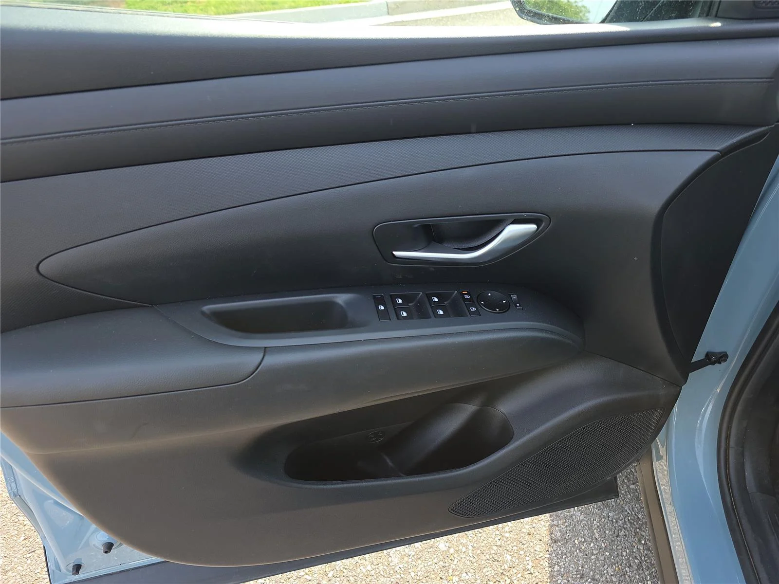 Used 2025 Blue Stone Hyundai SEL image 17
