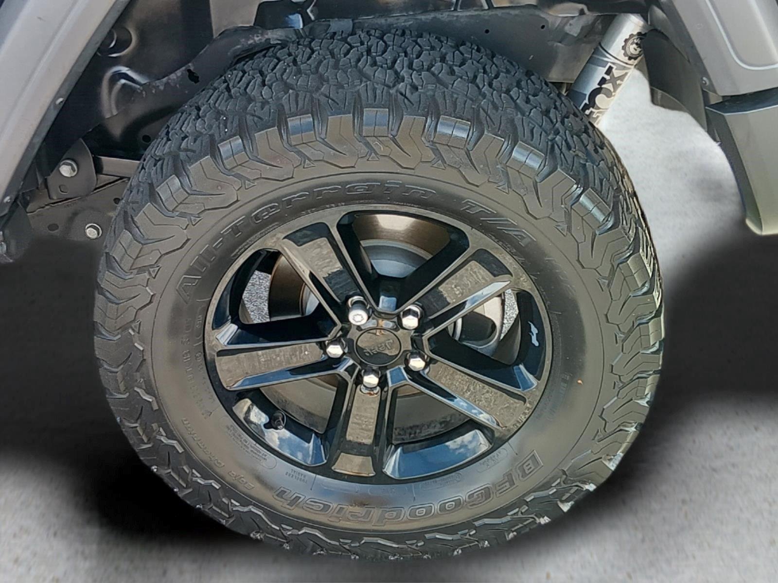 Used 2020 Granite Crystal Metallic Clearcoat Jeep Sport Altitude image 12