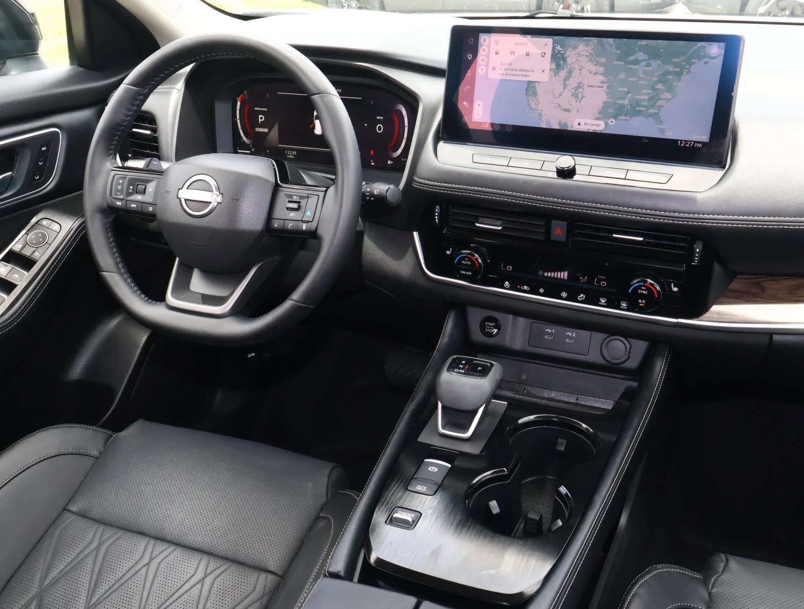 Used 2025 Everest White Pearl/Super Black Nissan Platinum image 10