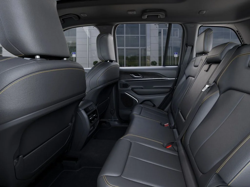 New 2026 Diamond Black Crystal Pearlcoat Jeep Limited image 24