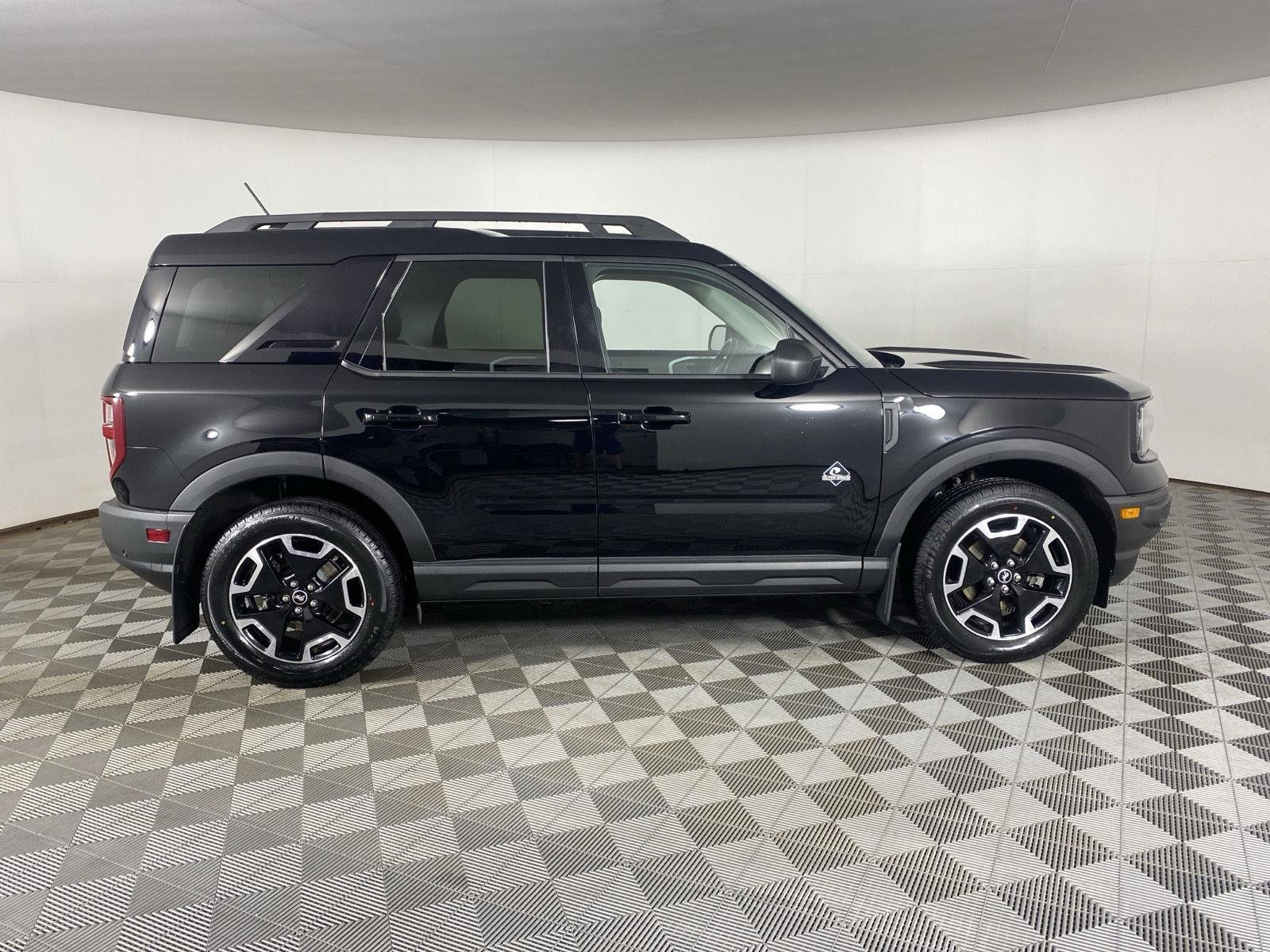 Used 2023 Shadow Black Ford Outer Banks image 11
