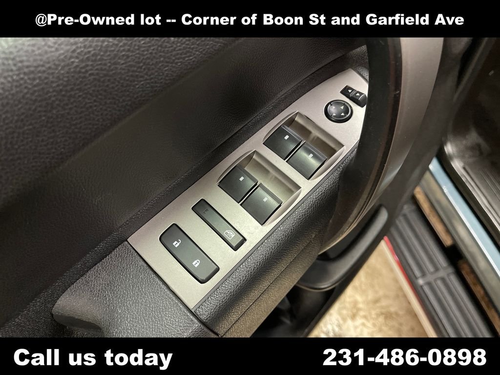 Used 2010  GMC SL image 15