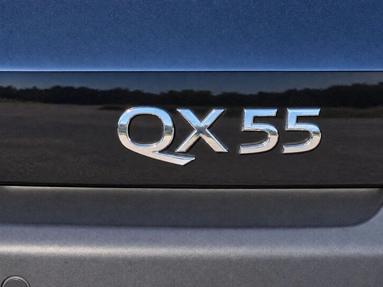 Certified Used 2025 Black Obsidian INFINITI Sensory image 7