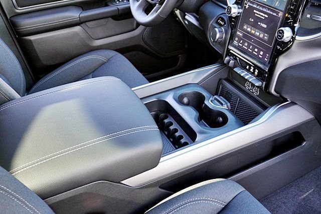 New 2026 Diamond Black Crystal Pearl-Coat Exterior Paint RAM Big Horn Sport Appearance Edition image 14