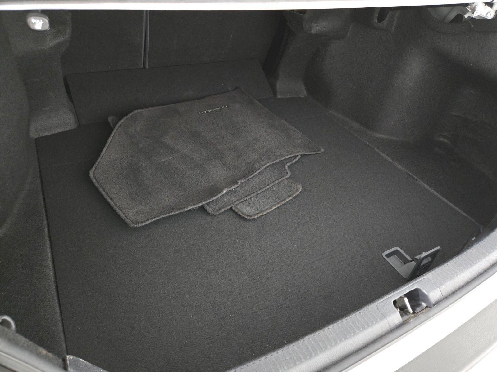 Used 2022 Pearl Toyota XSE image 14