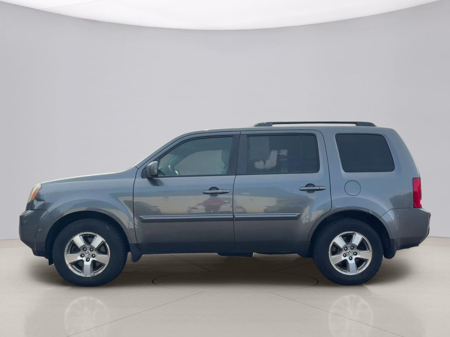Used 2011 Gray Honda EX-L 4WD image 2