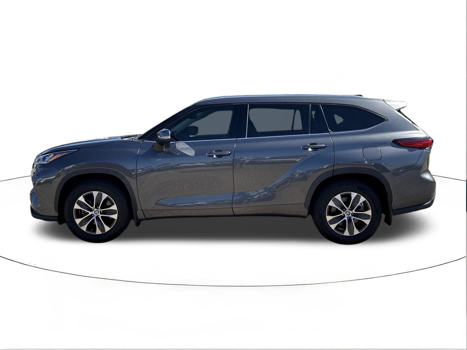 Used 2020 Magnetic Gray Metallic Toyota XLE image 6