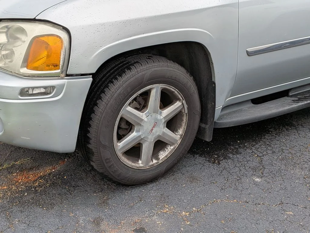 Used 2008 Silver GMC SLT image 8