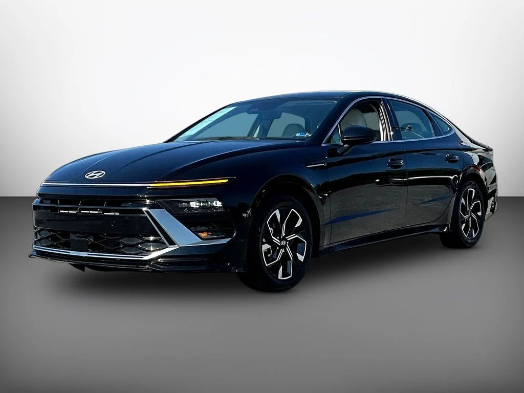 Certified Used 2024 Black Hyundai SEL image 3