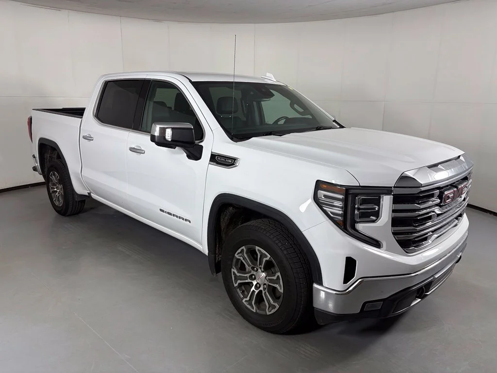 Used 2025 White GMC SLT image 2
