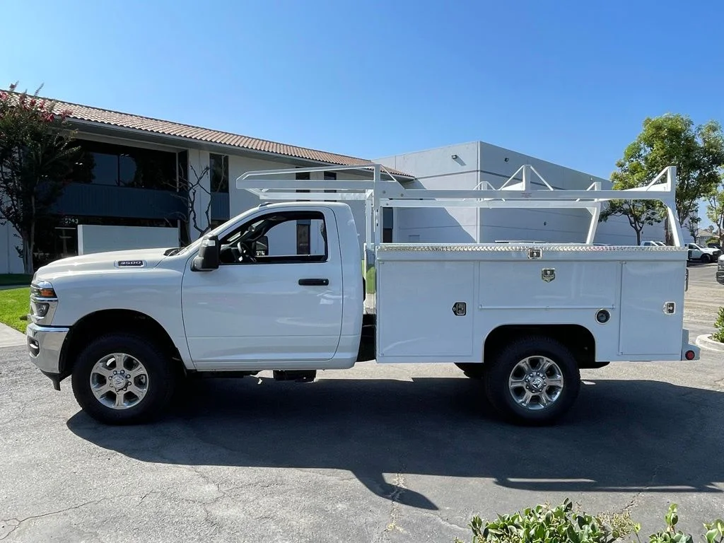 2025 RAM 3500 Chassis Tradesman - Photo 3