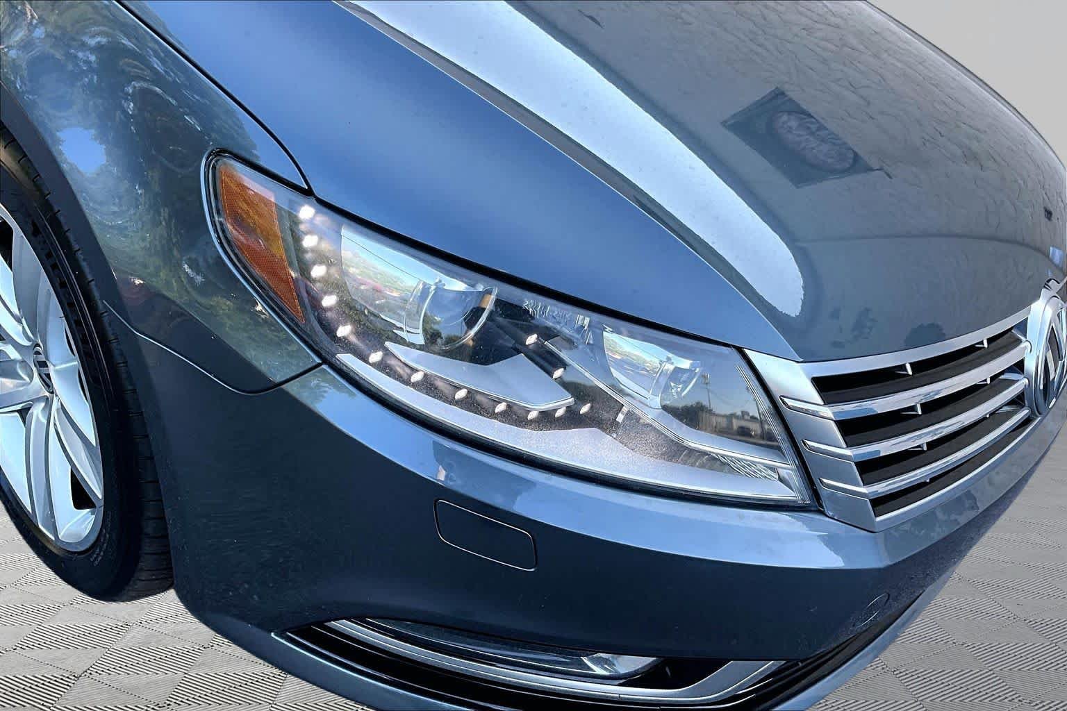 Used 2014 Island Gray Metallic Volkswagen Sport image 28