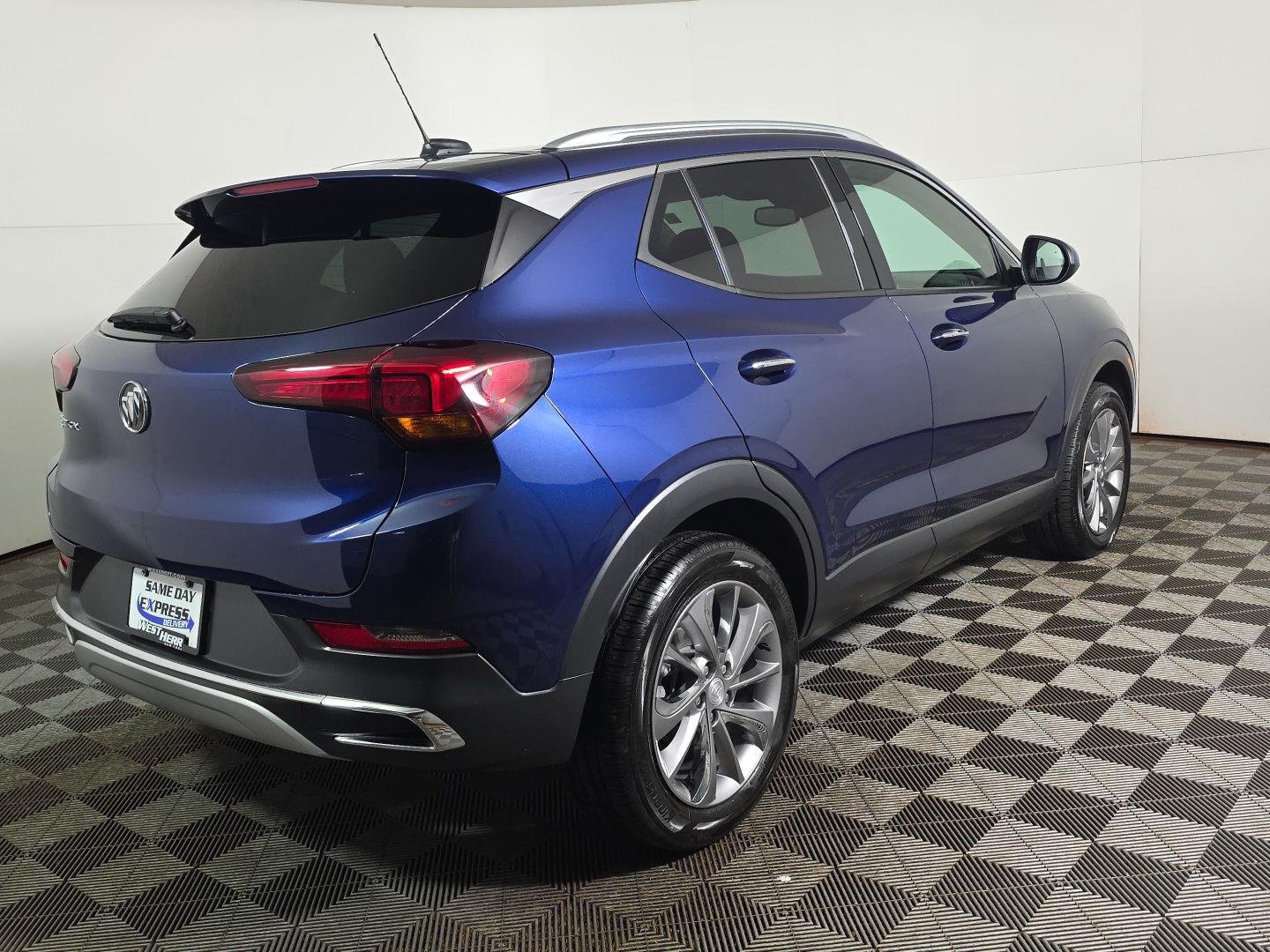 Used 2023 Sapphire Metallic Buick Essence image 10
