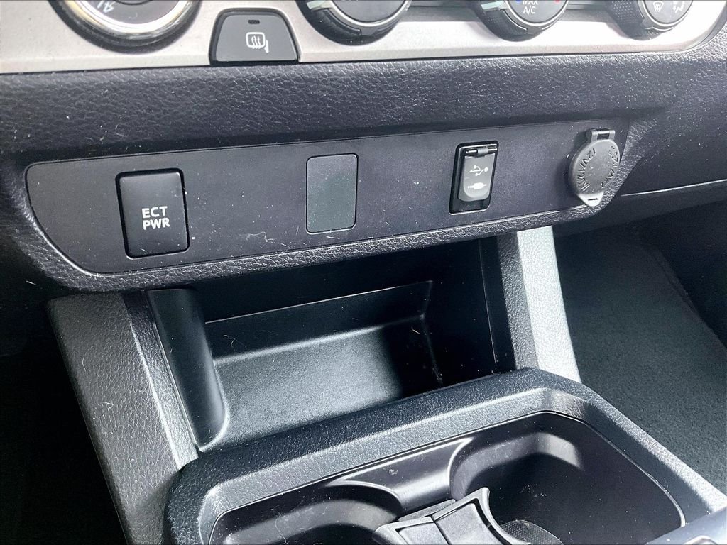 Used 2019 Black Toyota SR5 image 27