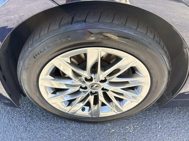 Used 2019  Lexus 500 Base image 11