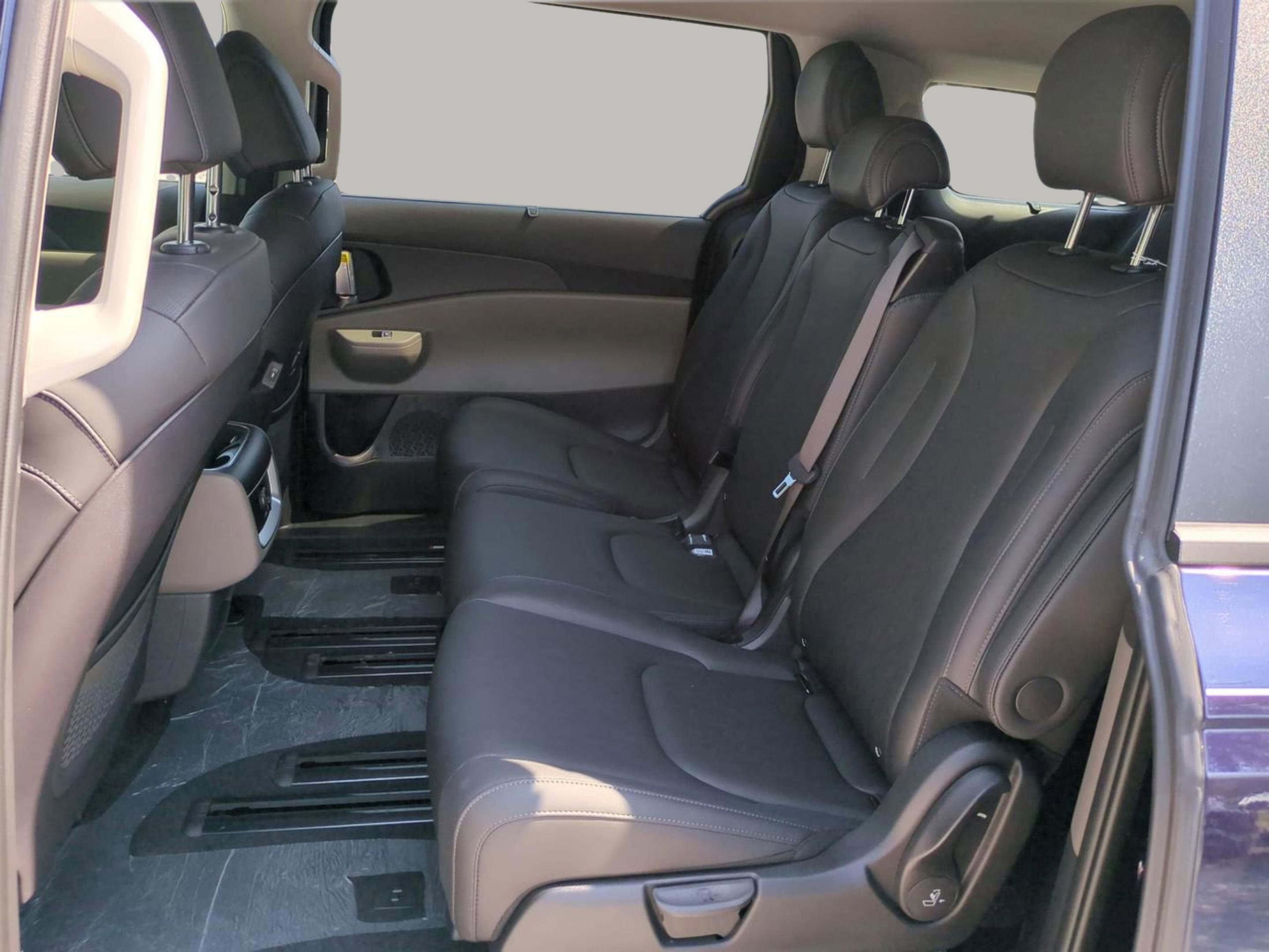 New 2026 Deep Chroma Blue Kia EX image 19