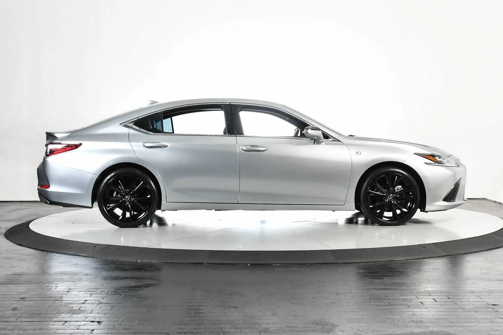 Used 2023 Iridium Lexus F SPORT Handling image 8