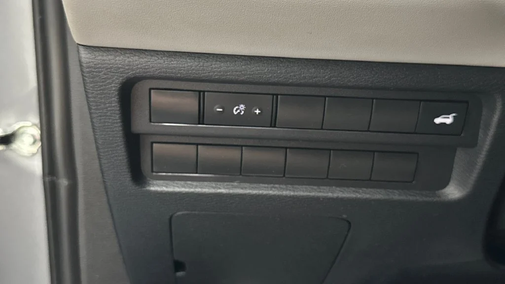 Used 2023 Gray Mitsubishi SEL Black Edition image 30