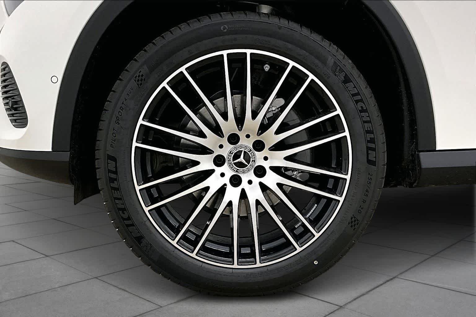 New 2026 Polar White Mercedes-Benz GLC 300 image 11