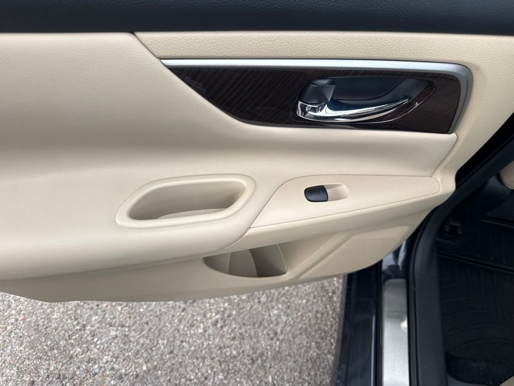 Used 2015 Blue Nissan 3.5 SL image 13