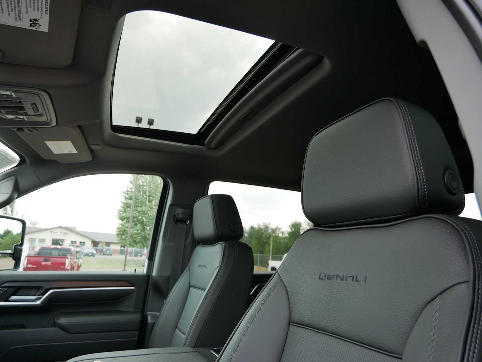 2026 GMC Sierra 3500HD Denali - Photo 18