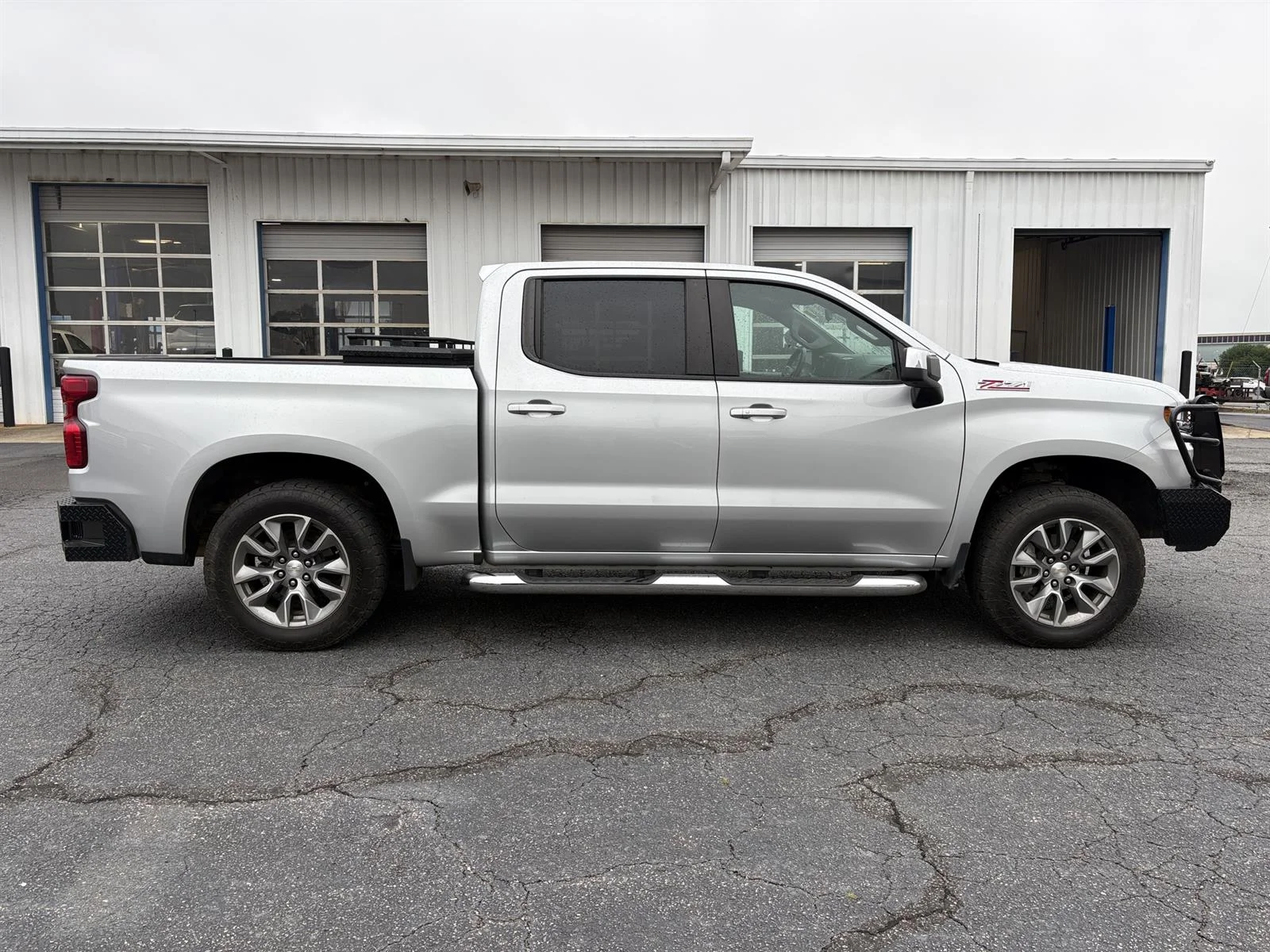 Used 2020 SILVER ICE METALLIC Chevrolet LT image 10
