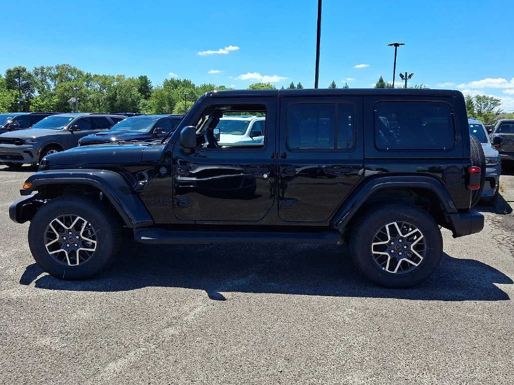 New 2026 Black Clear-Coat Exterior Paint Jeep Sahara image 5