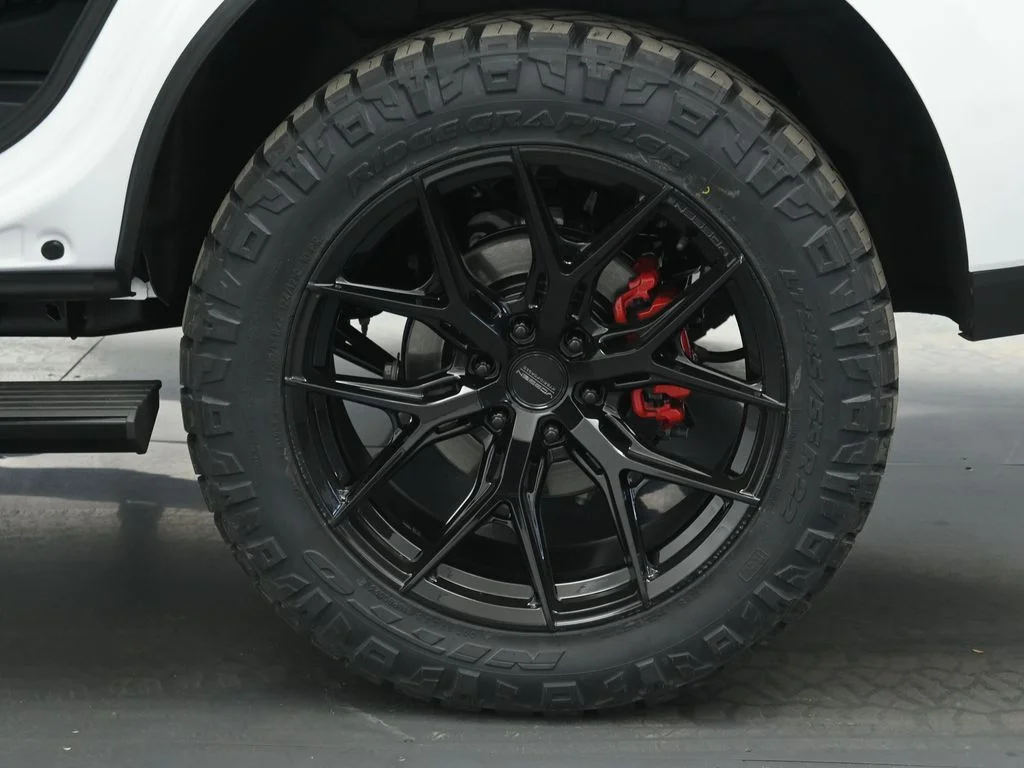 New 2025 Oxford White Ford Platinum image 22