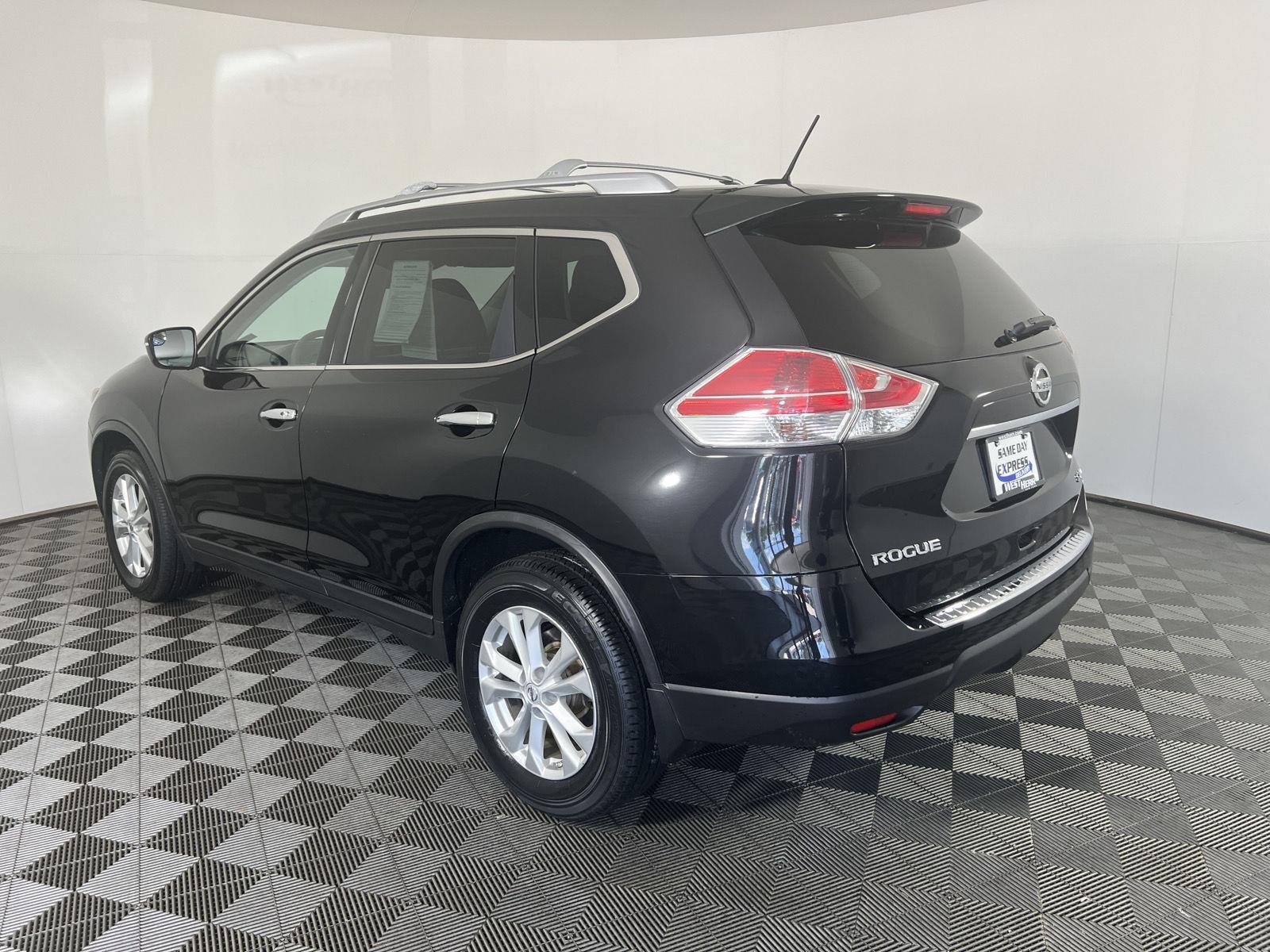 Used 2016 Magnetic Black Nissan SV image 27