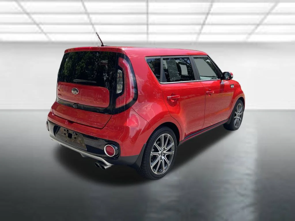 Used 2018 Red Kia Exclaim image 4