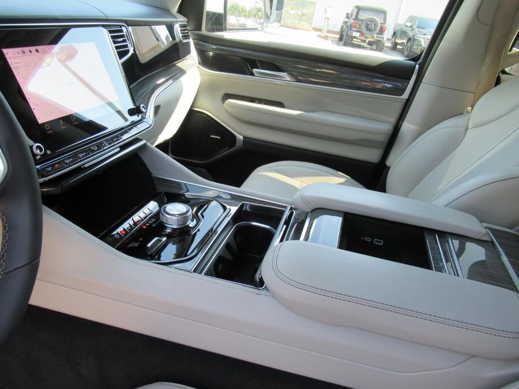 Used 2022 White Jeep Series II image 16