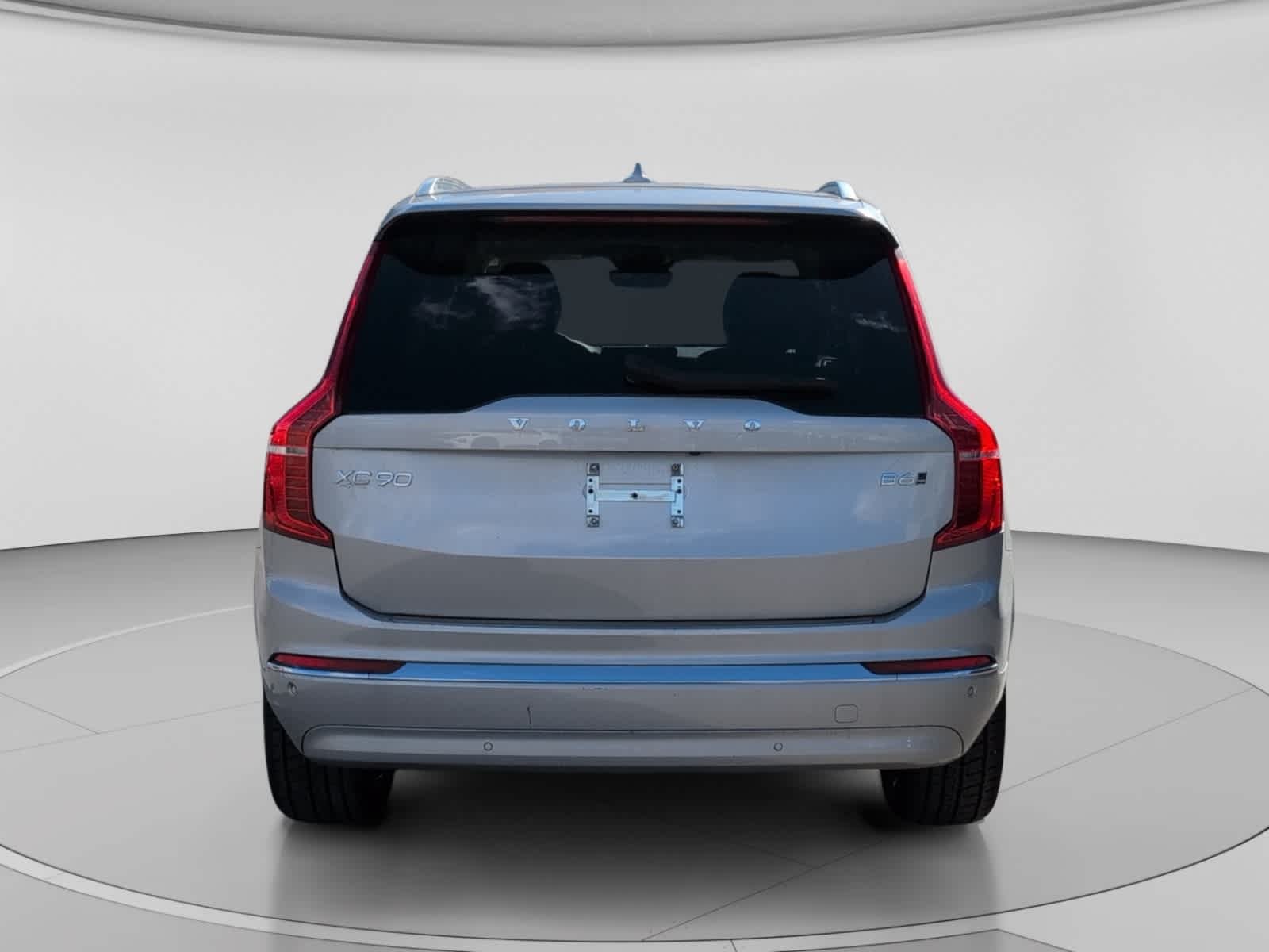 Used 2024 Silver Dawn Metallic Volvo Plus Bright Theme image 6