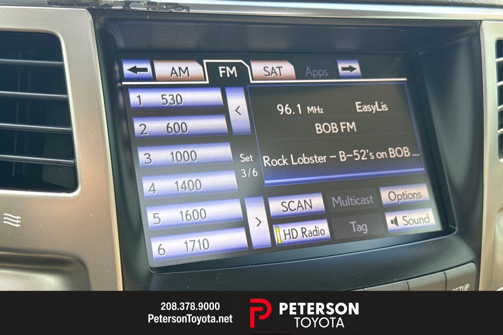Used 2013  Lexus 570 image 17