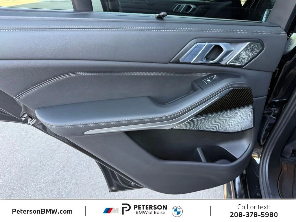 Used 2025 Black BMW M60i image 20