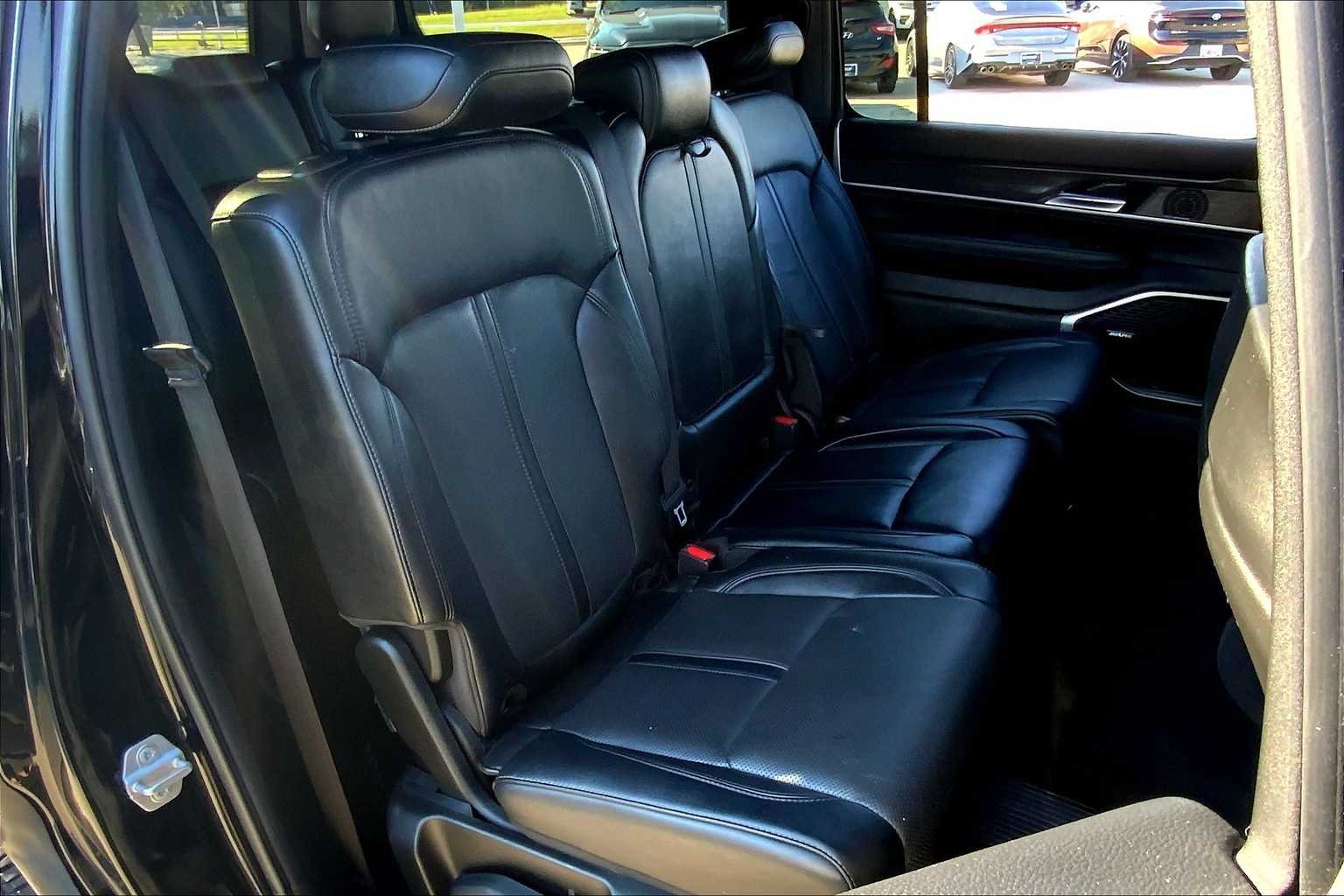 Used 2022 Diamond Black Crystal Pearlcoat Jeep Series III image 19