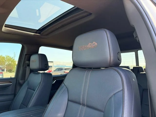 Used 2023 IRIDESCENT PEARL TRICOAT Chevrolet High Country image 16