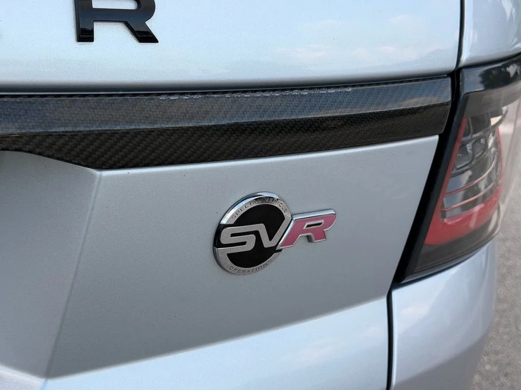 Used 2019  Land Rover SVR image 16