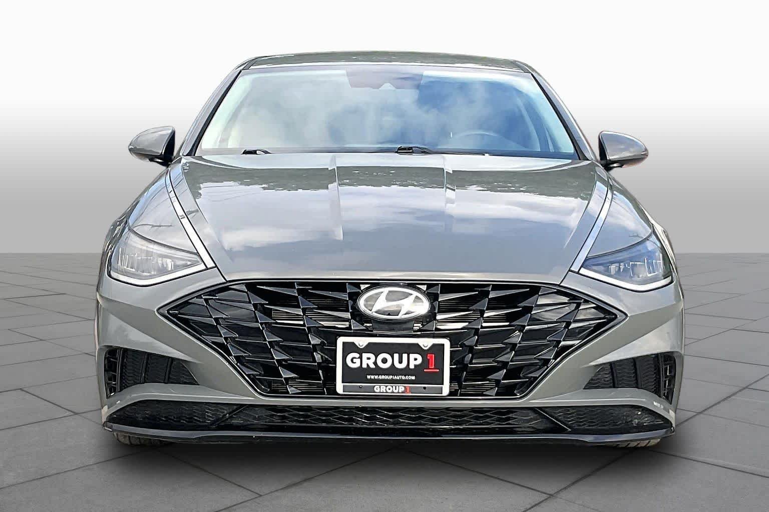 Used 2023 Hampton Gray Hyundai SEL image 4