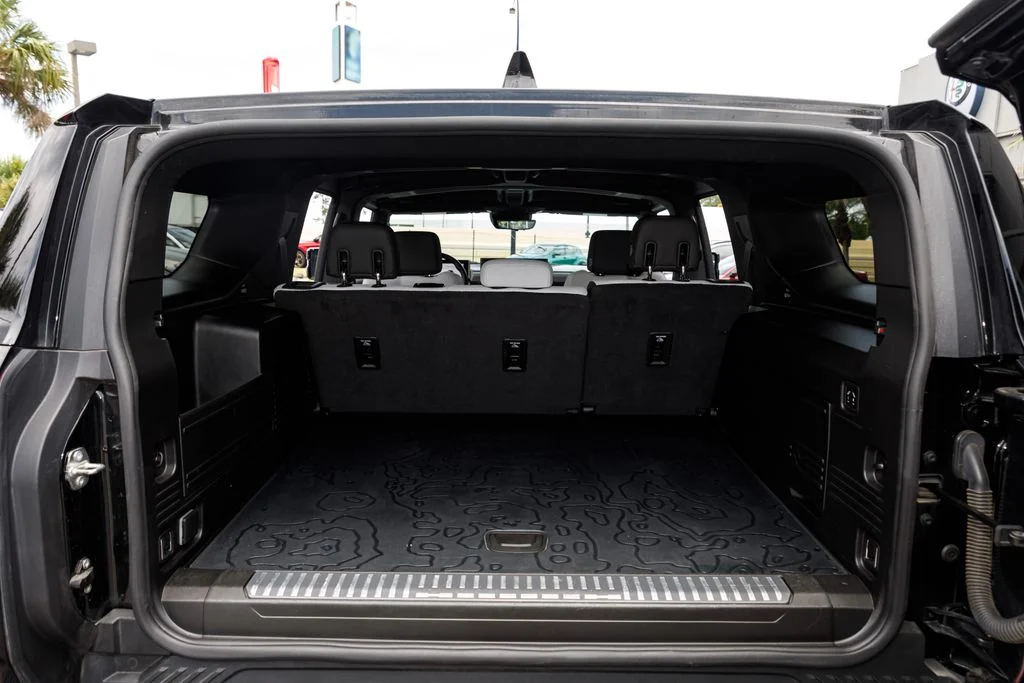 Used 2025 Black GMC 2X image 16