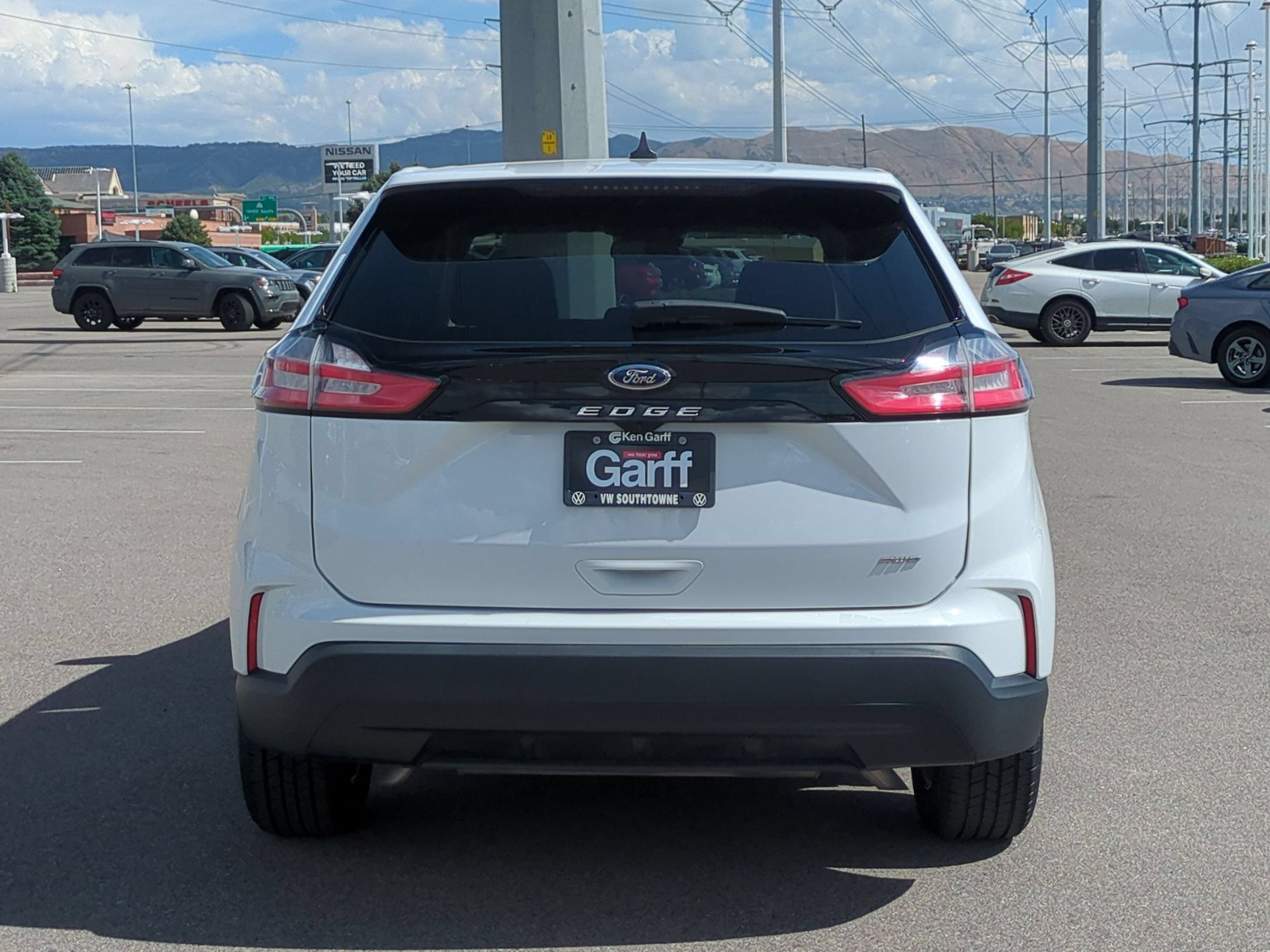 Used 2022 Oxford White Ford SE image 4