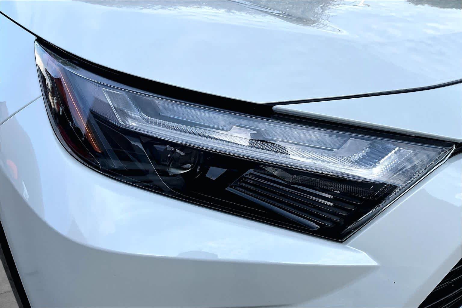 Used 2022 Blizzard Pearl Toyota Hybrid SE image 26