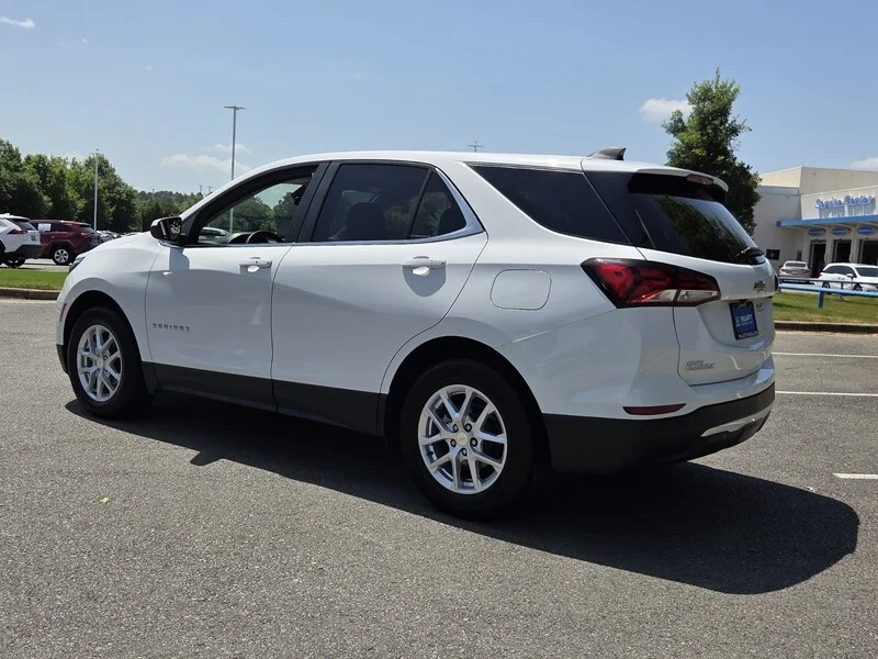Used 2024 Summit White CHEVROLET LT image 3