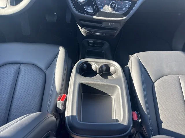 2026 Chrysler Pacifica Select - Photo 15