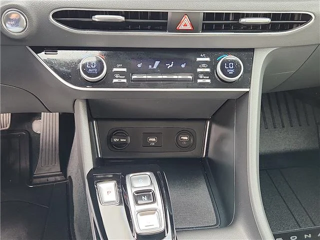 Used 2023 White Hyundai SEL image 14
